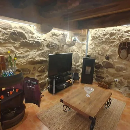 Cantinho De Tourêm Casa de Férias